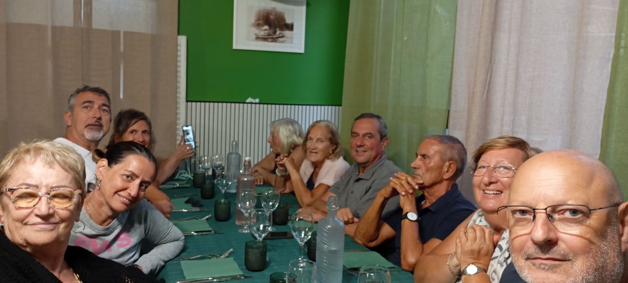 Gruppo a tavola 3